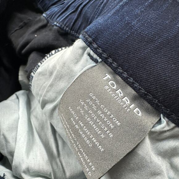 Torrid Weekend Boyfriend Straight Super Soft Stretch Blue Denim Jeans Casual 1R - Picture 9 of 14